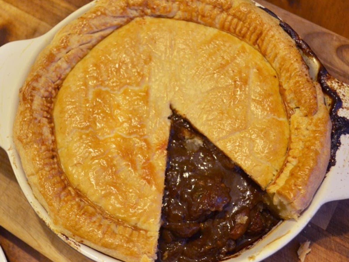 Beef and Oyster pie — British recipe