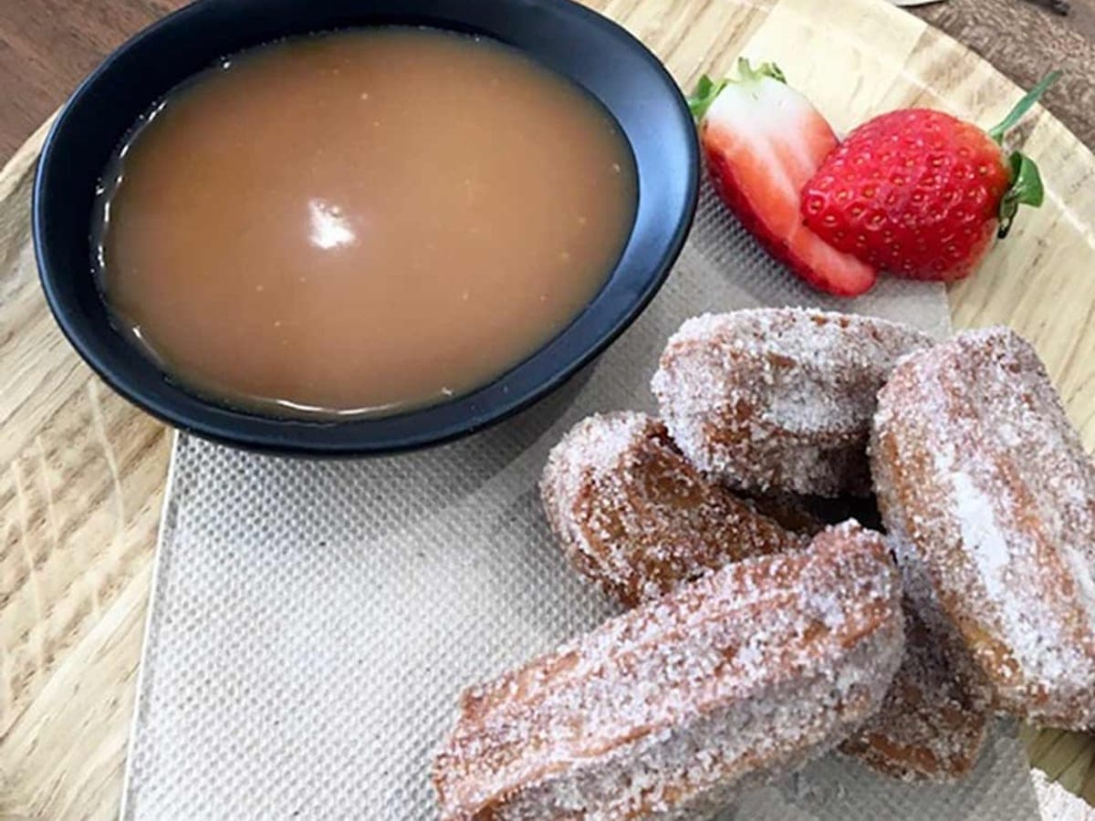 Chocolate churros with chocolate & salted caramel sauce — Spanish recipe