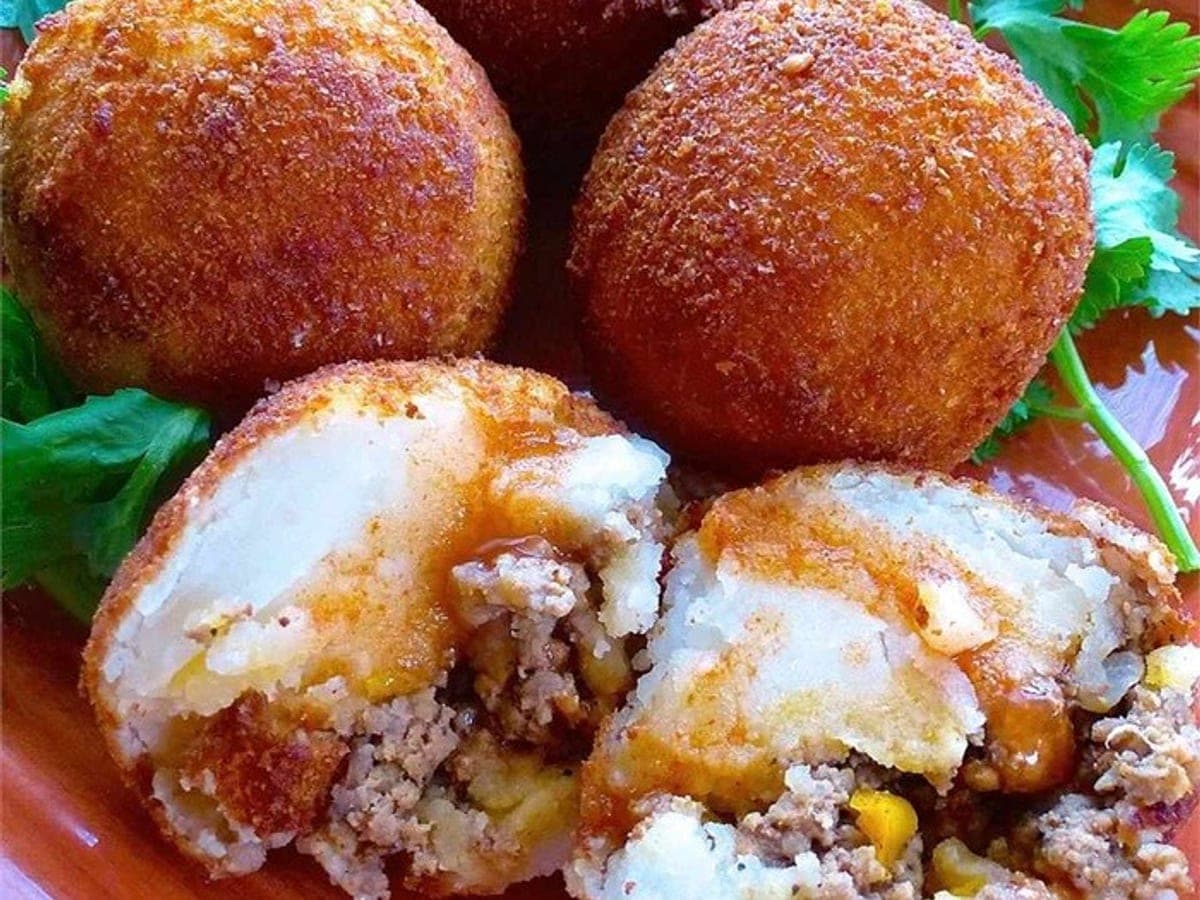 Colombian Style Stuffed Potatoes — International recipe