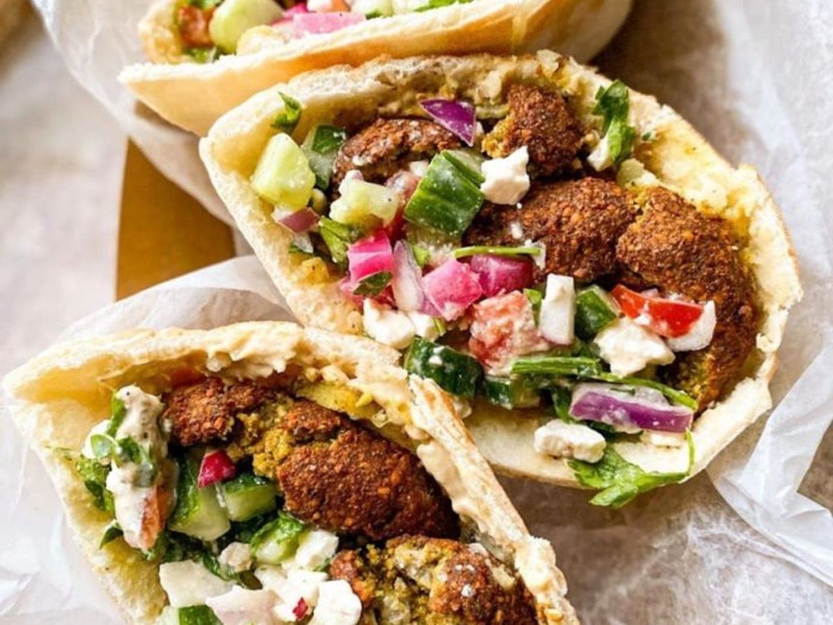 Falafel Pita Sandwich with Tahini Sauce — Syrian recipe