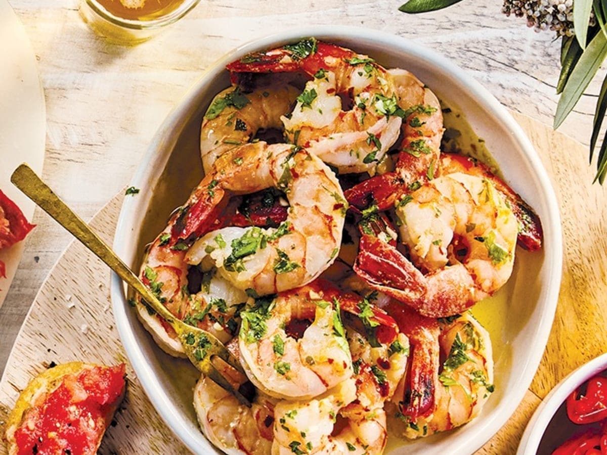 Garlicky prawns with sherry — Spanish recipe