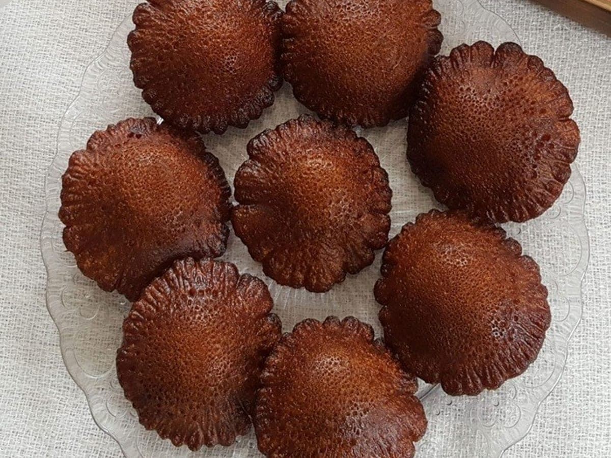 Handesh – Bangladeshi rice flour and date molasses cakes — International recipe