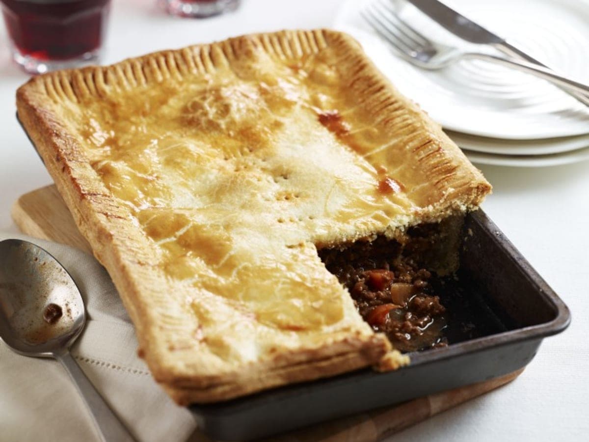 Minced Beef Pie — British recipe
