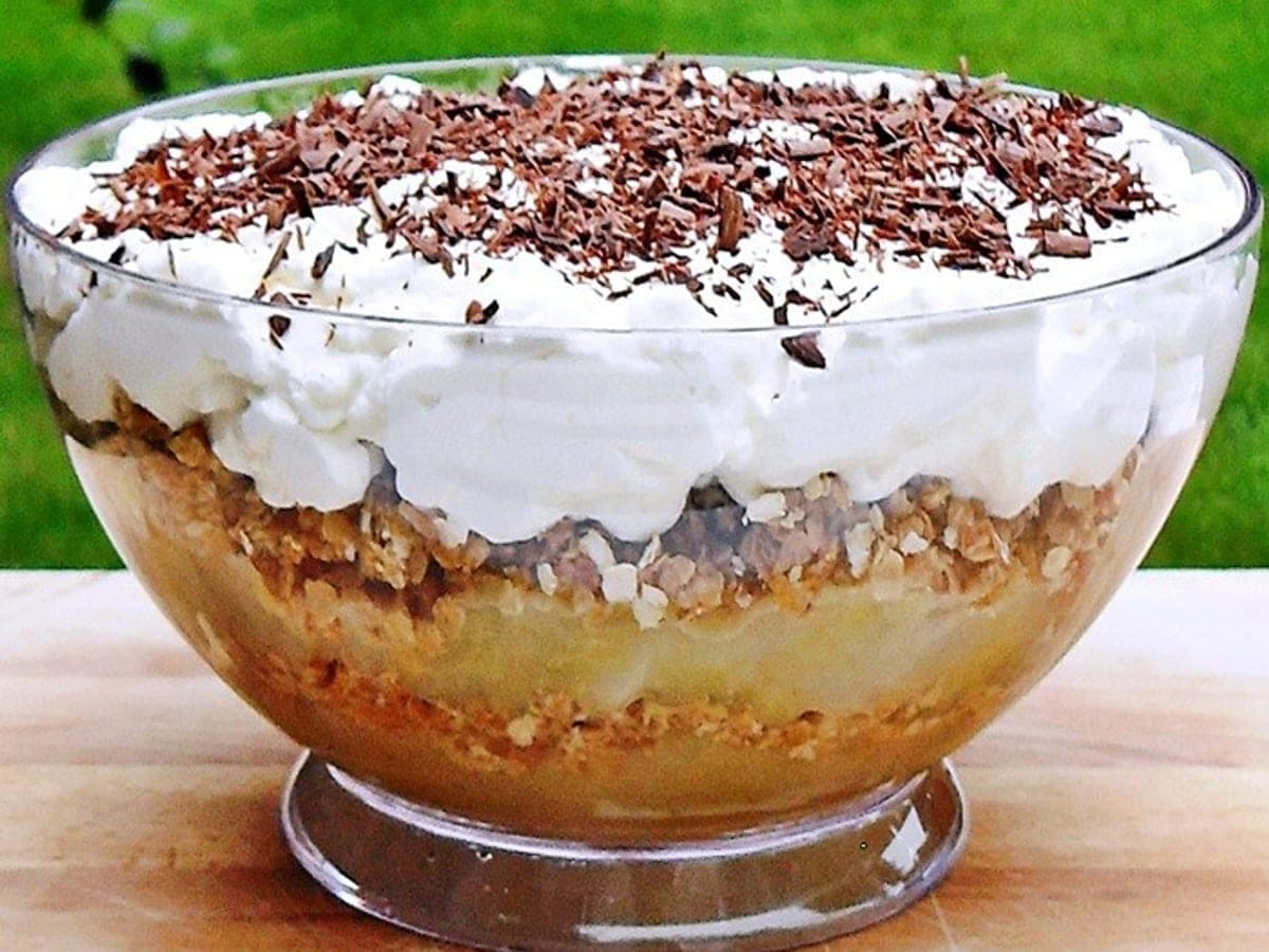 Old-fashioned Danish Apple Trifle — International recipe