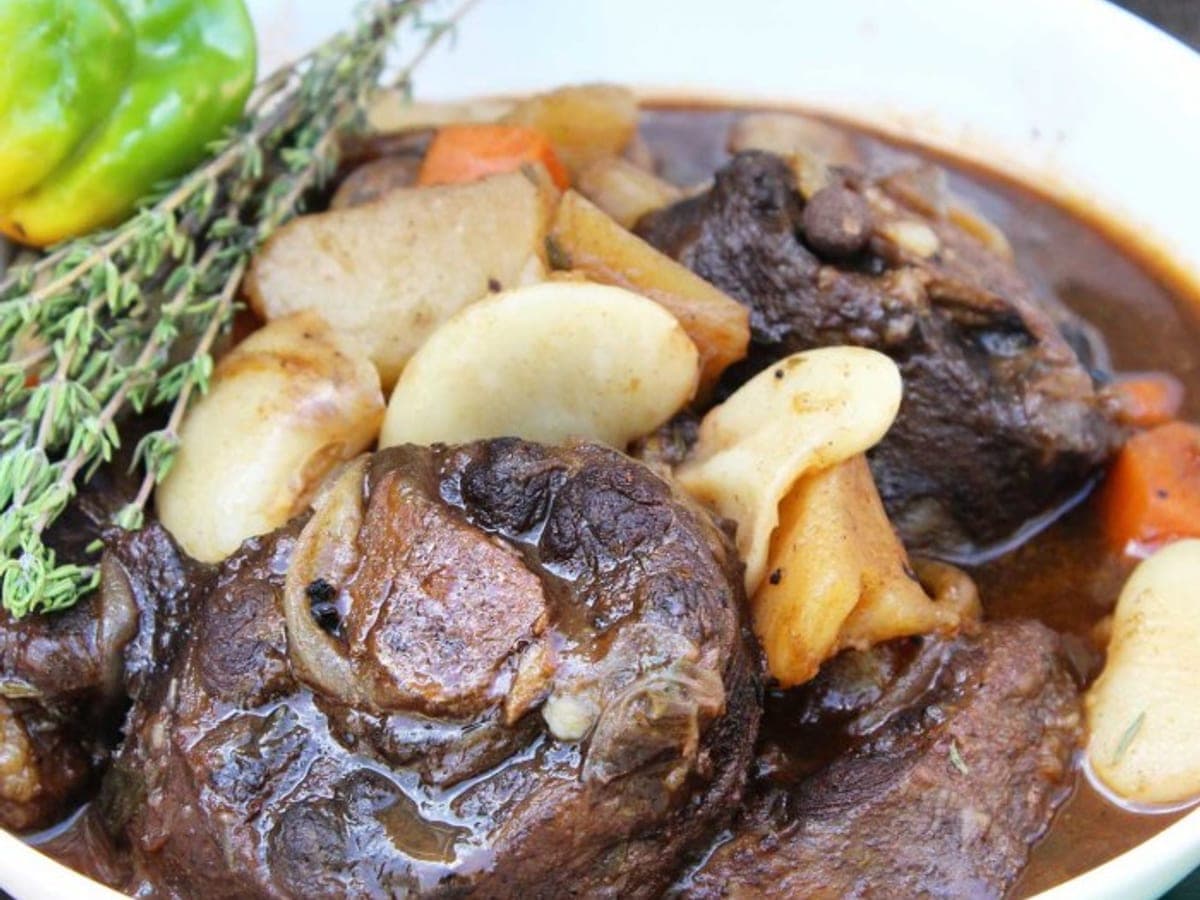 Oxtail with broad beans — Jamaican recipe