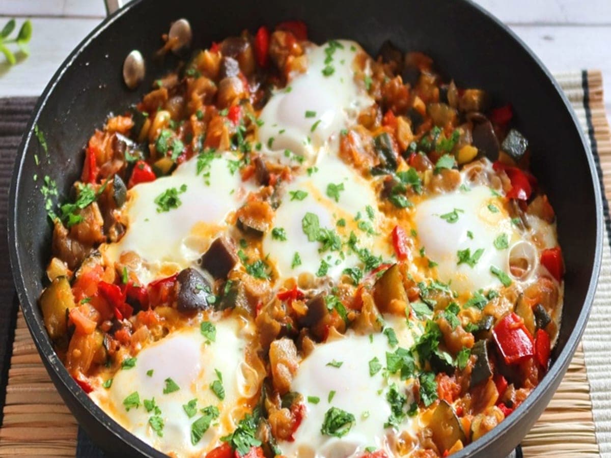 Pisto con huevos — Spanish recipe