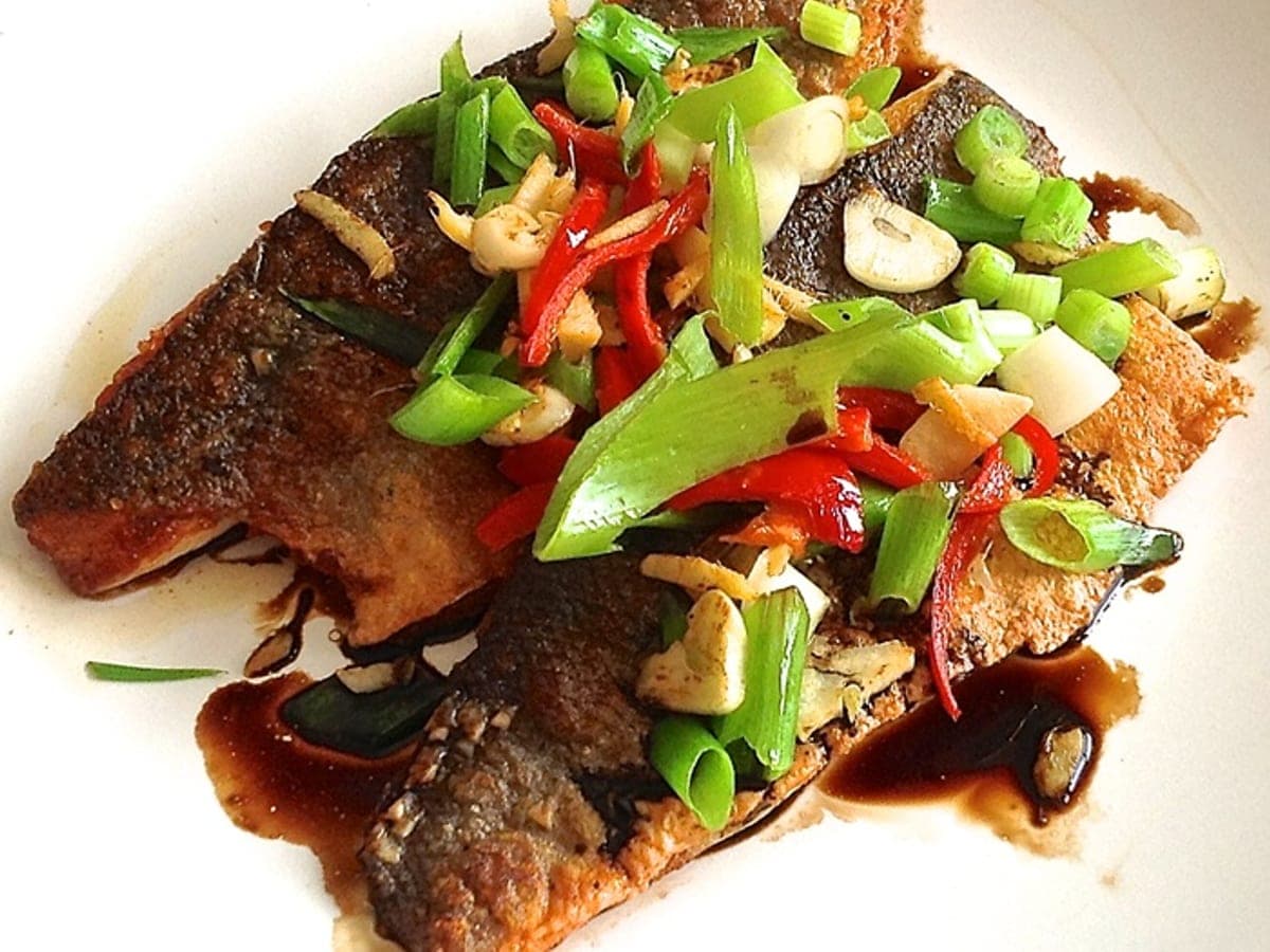 Sea bass with sizzled ginger, chilli & spring onions — Vietnamese recipe