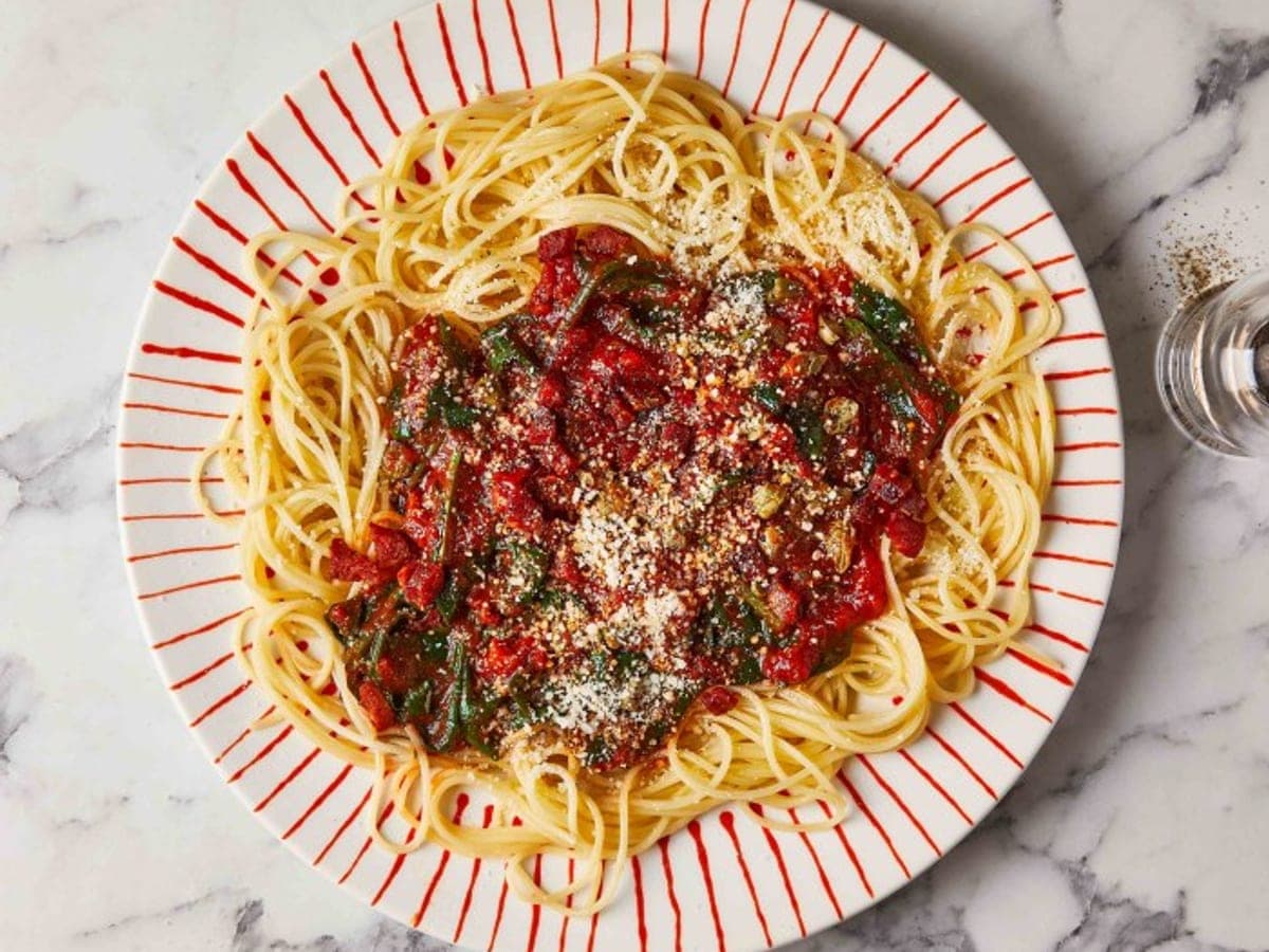 Spaghetti with Spanish flavours — Spanish recipe