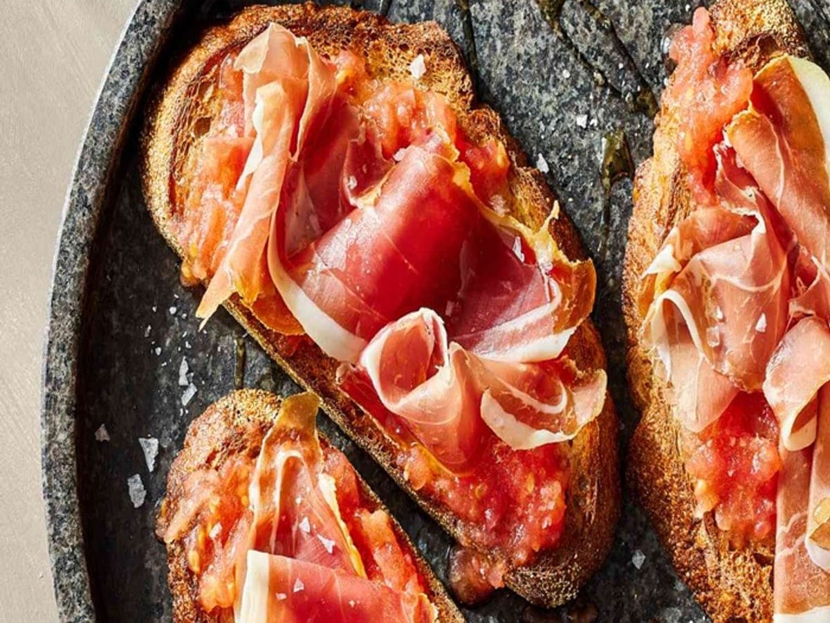 Spanish tomato bread with jamón Serrano — Spanish recipe