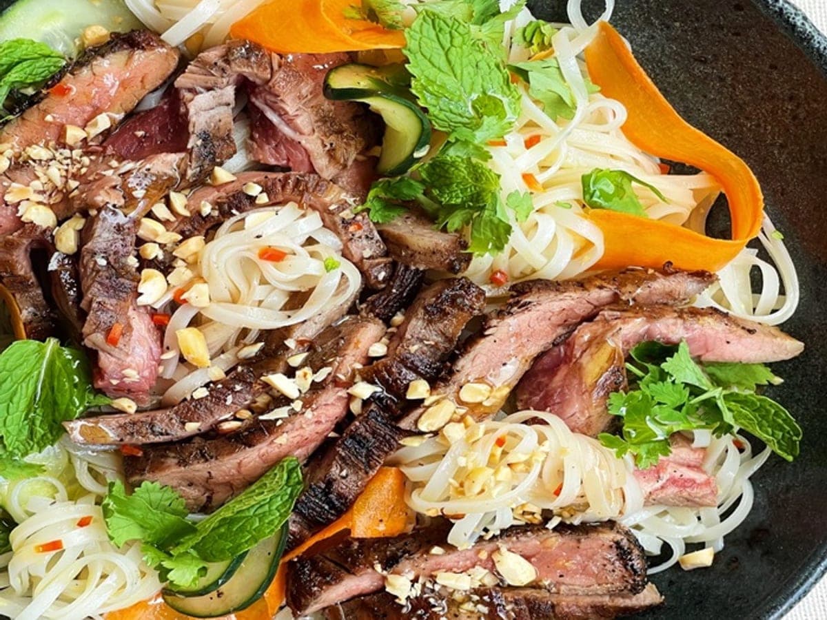 Steak & Vietnamese noodle salad — Vietnamese recipe