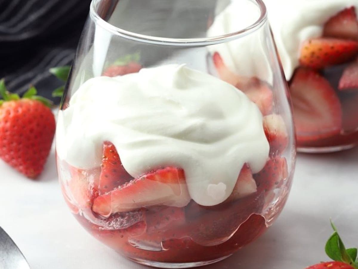 Strawberries Romanoff — Russian recipe