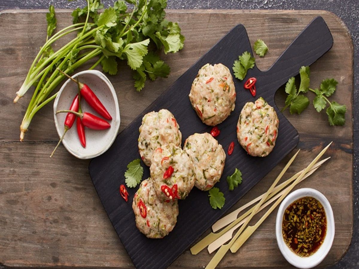 Thai chicken cakes with sweet chilli sauce — Thai recipe