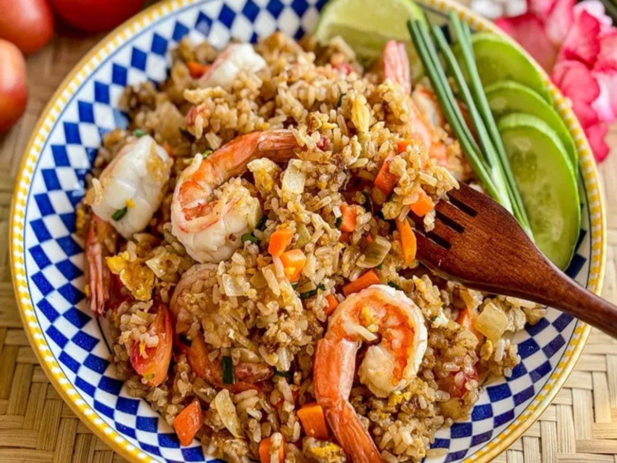Thai fried rice with prawns & peas — Thai recipe