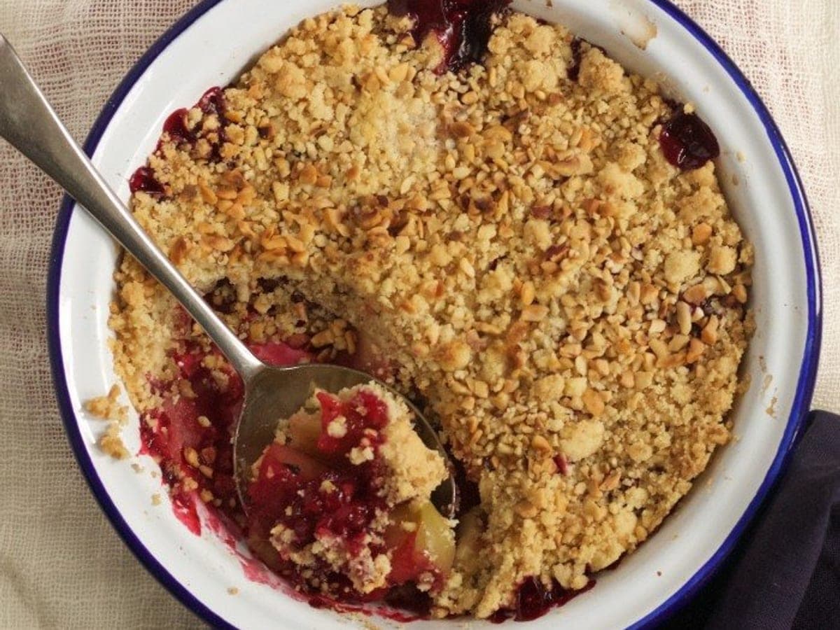Apple & Blackberry Crumble — British recipe