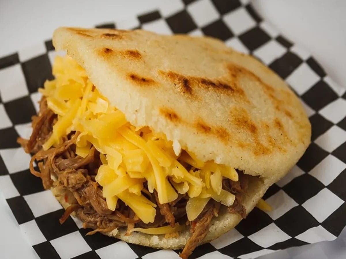 Arepa pelua — Venezuela recipe