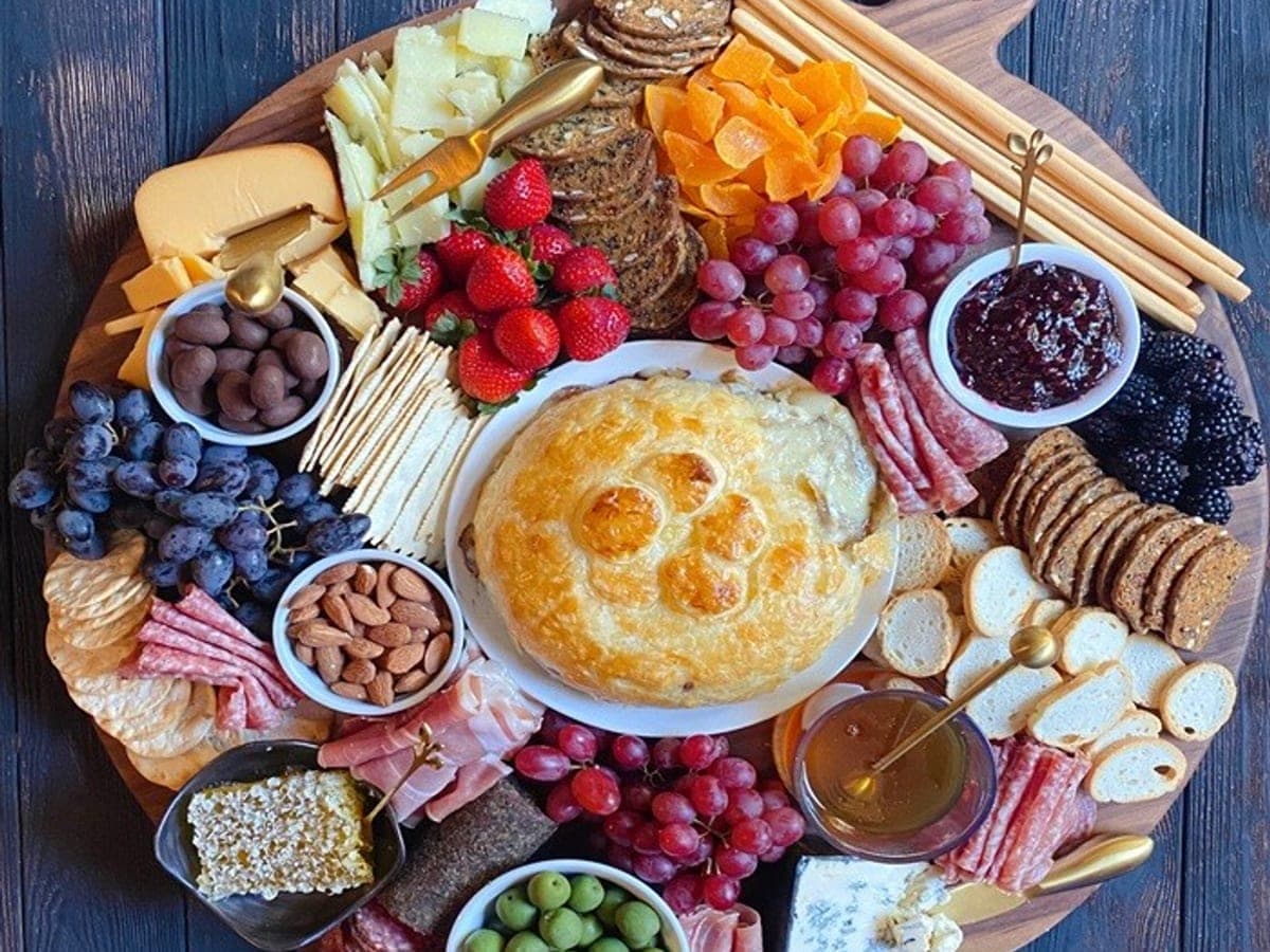 Baked brie with sorrel jam — International recipe