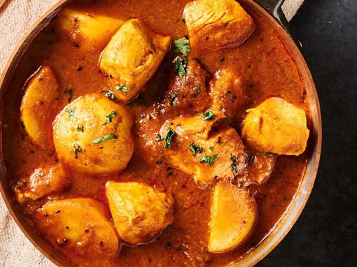 Bengali Chicken Curry with Potatoes — International recipe