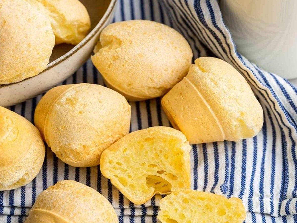 Brazilian cheese bread (pão de queijo) — International recipe
