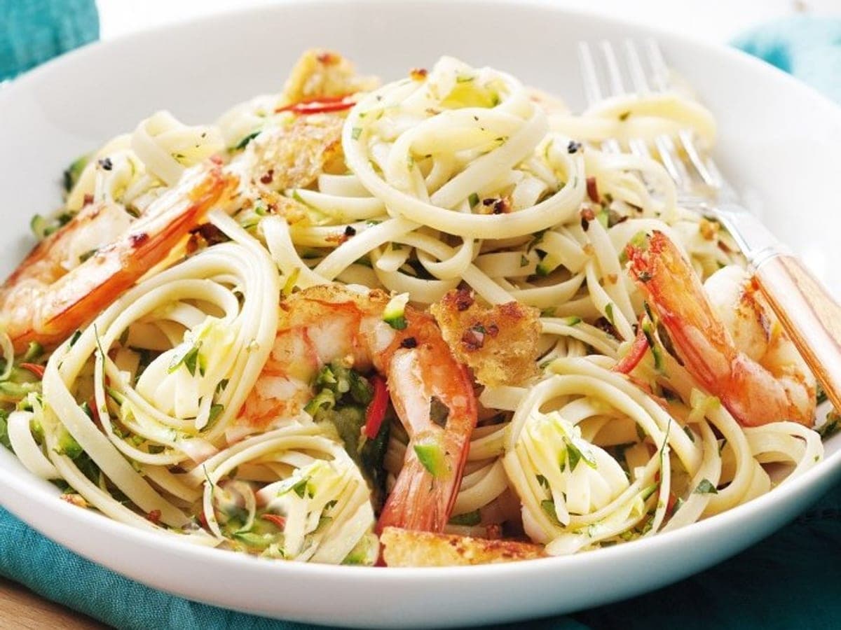 Chilli prawn linguine — Italian recipe