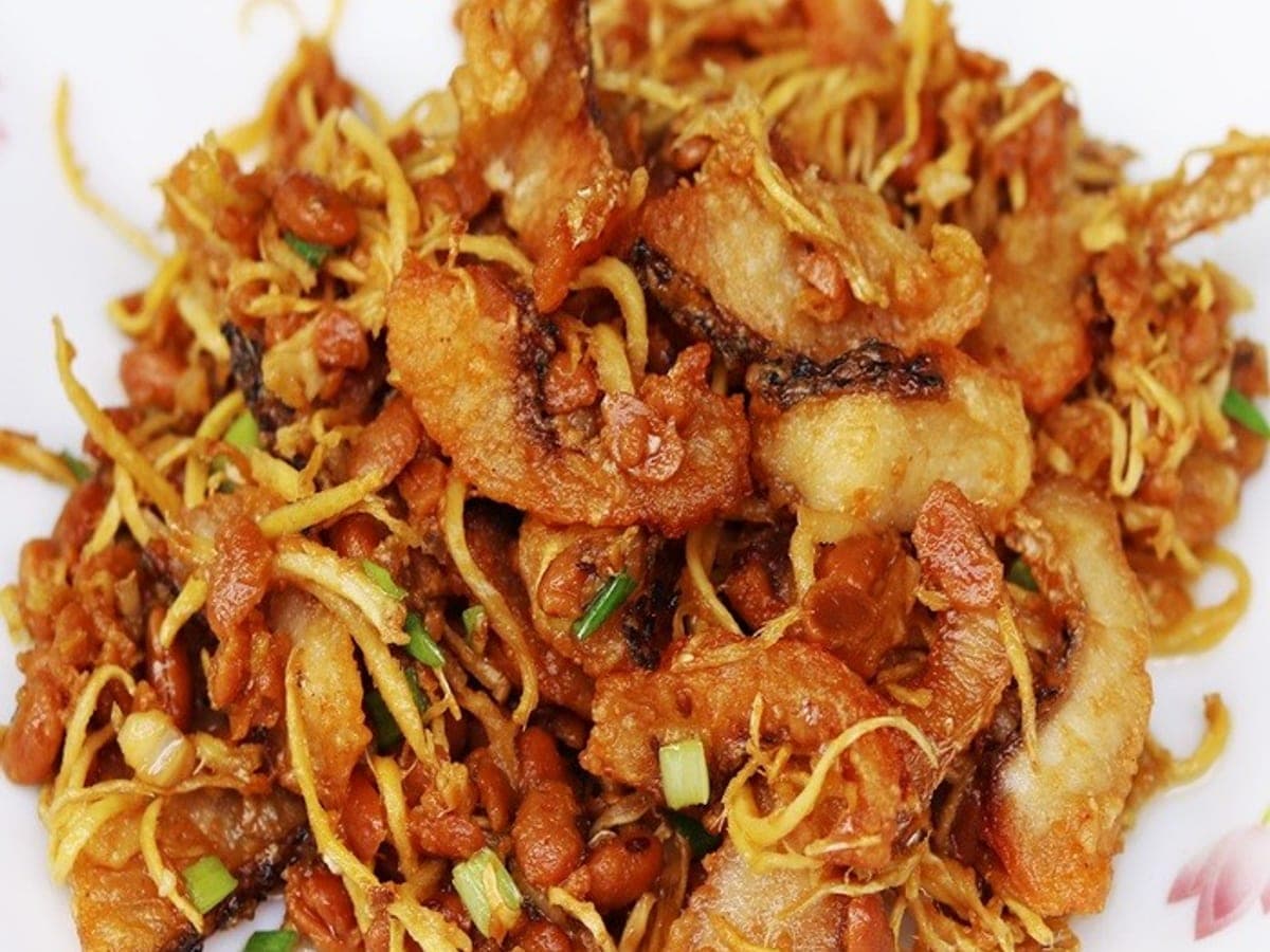 Crispy fried fish with ginger and fermented soybeans (trey chien chuon) — International recipe