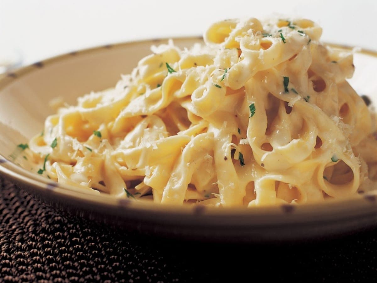 Fettucine alfredo — Italian recipe