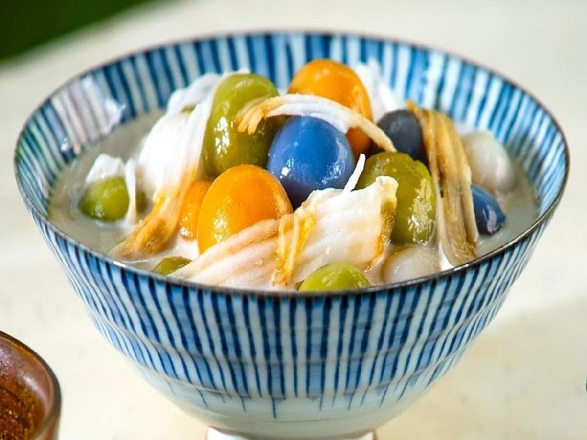 Num E (Sticky Rice Balls in Sugar Syrup and Coconut Cream) — International recipe