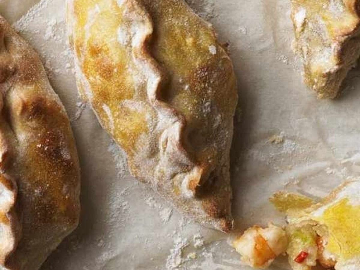 Spring onion and prawn empanadas — Portuguese recipe